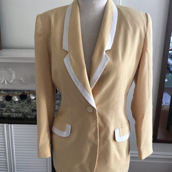 Vintage butter yellow blazer - Picture 2 of 7